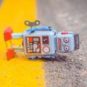 Un robot qui ne marche pas très bien. // Source : Canva Un robot qui ne marche pas très bien. // Source : Canva