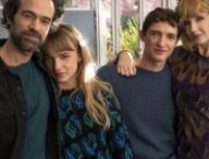 Romain Duris (Xavier), Megan Northam (Mia), Aliocha Schneider (Tom) et Kelly Reilly (Wendy) // Source : Jérôme Plon / Amazon Prime Video