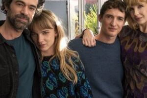 Romain Duris (Xavier), Megan Northam (Mia), Aliocha Schneider (Tom) et Kelly Reilly (Wendy) // Source : Jérôme Plon / Amazon Prime Video