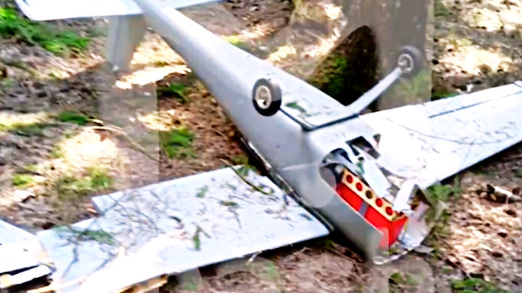 La carcasse du drone retrouvée dans la banlieue de Moscou. // Source : Twitter La carcasse du drone retrouvée dans la banlieue de Moscou. // Source : Twitter