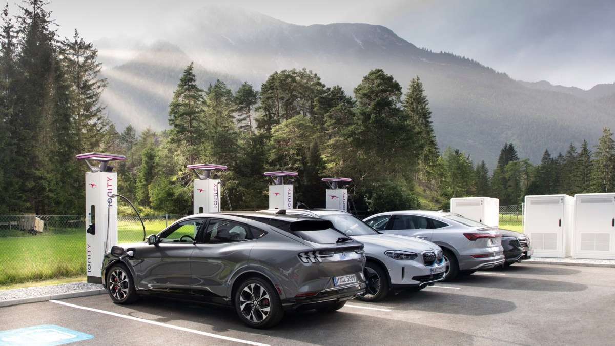 Une voiture électrique serait 4 fois moins polluante qu'une voiture thermique selon l'ICCT // Source : Ionity