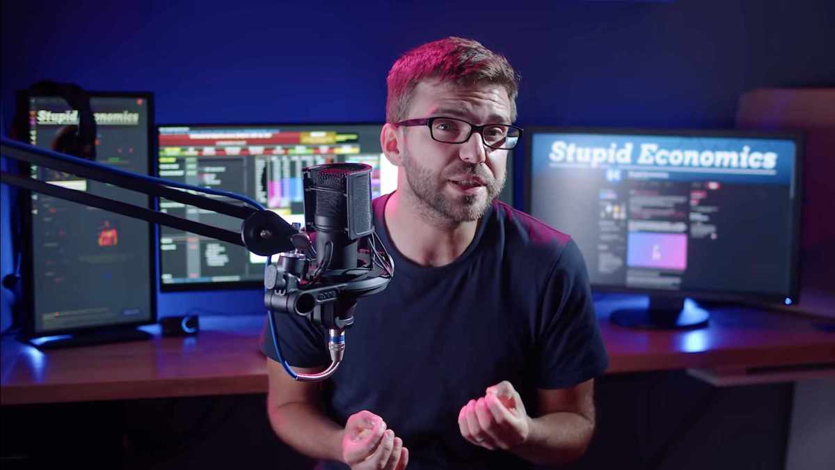 Stupid Economics // Source : YouTube / Stupid Economics Stupid Economics // Source : YouTube / Stupid Economics