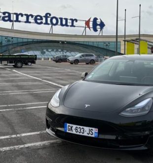 La Model 3 louée par Carrefour. // Source : Numerama La Model 3 louée par Carrefour. // Source : Numerama