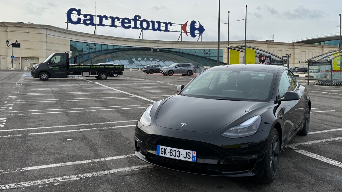 La Model 3 louée par Carrefour. // Source : Numerama La Model 3 louée par Carrefour. // Source : Numerama