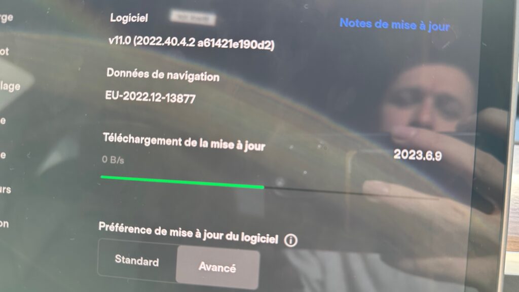 Si vous pensez que mettre à jour un iPhone est galère, attendez de mettre à jour une Tesla. J'ai rarement vu une connexion réseau aussi instable. // Source : Numerama Si vous pensez que mettre à jour un iPhone est galère, attendez de mettre à jour une Tesla. J'ai rarement vu une connexion réseau aussi instable. // Source : Numerama