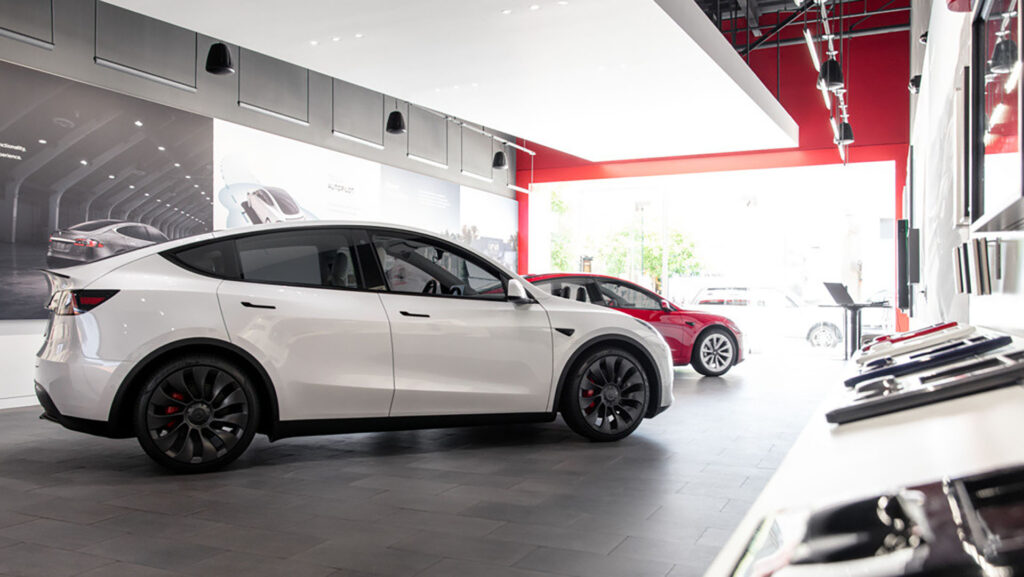 Store Tesla // Source : Tesla Store Tesla // Source : Tesla