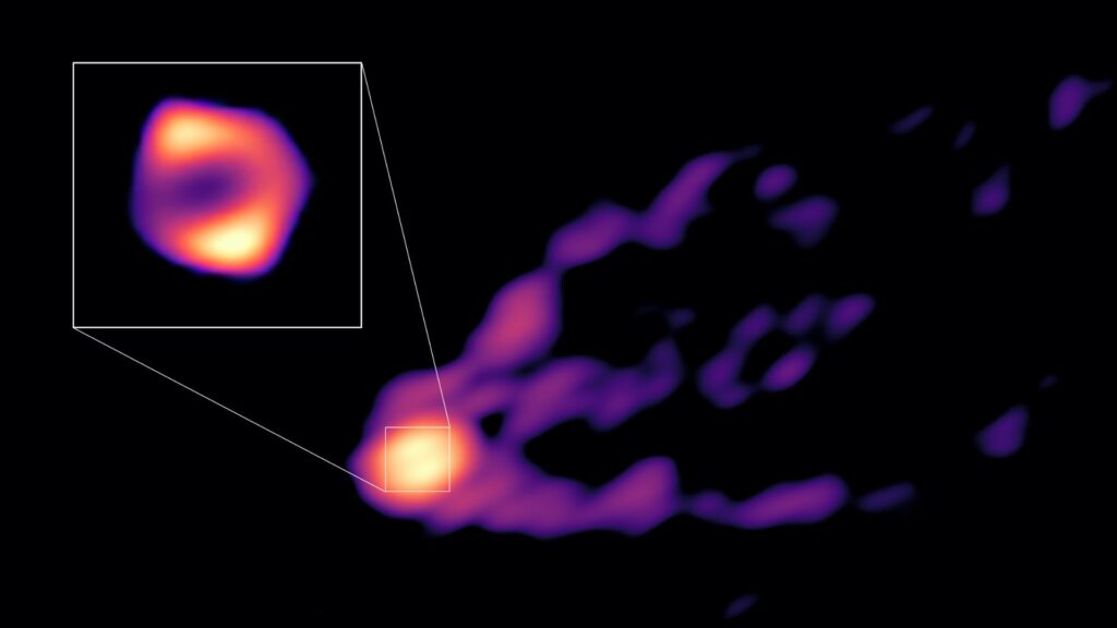Zoom sur le trou noir M87* et son jet de matière. // Source : R.-S. Lu (SHAO), E. Ros (MPIfR), S. Dagnello (NRAO/AUI/NSF) Zoom sur le trou noir M87* et son jet de matière. // Source : R.-S. Lu (SHAO), E. Ros (MPIfR), S. Dagnello (NRAO/AUI/NSF)