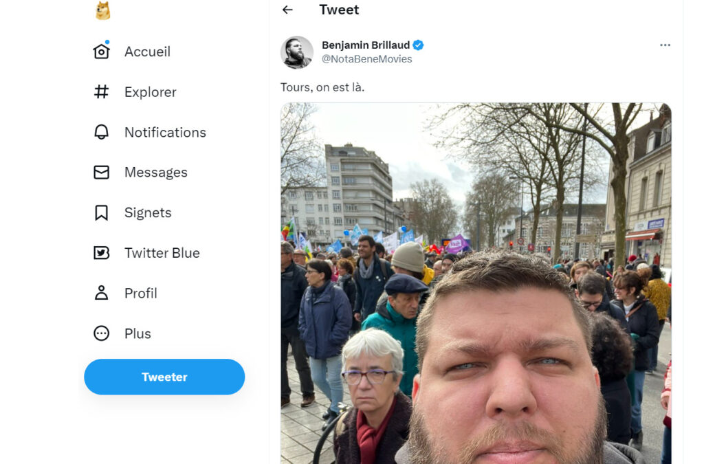 Le Youtubeur Nota Bene en manifestation à Tours. // Source : Capture d'écran Numerama Le Youtubeur Nota Bene en manifestation à Tours. // Source : Capture d'écran Numerama
