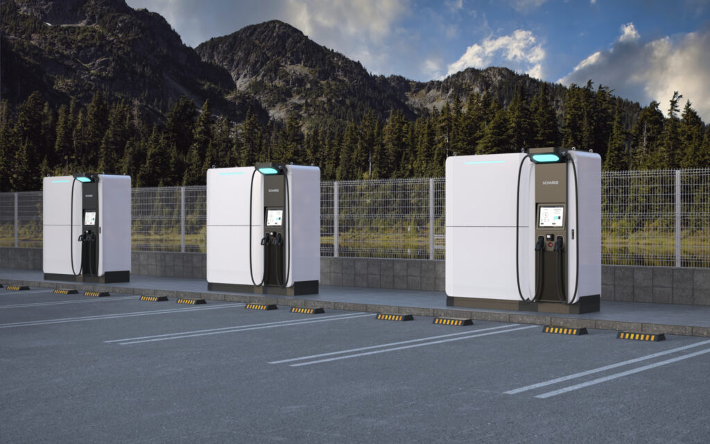 Xcharge borne de recharge avec stockage d'énergie // Source : Xcharge europe Xcharge borne de recharge avec stockage d'énergie // Source : Xcharge europe