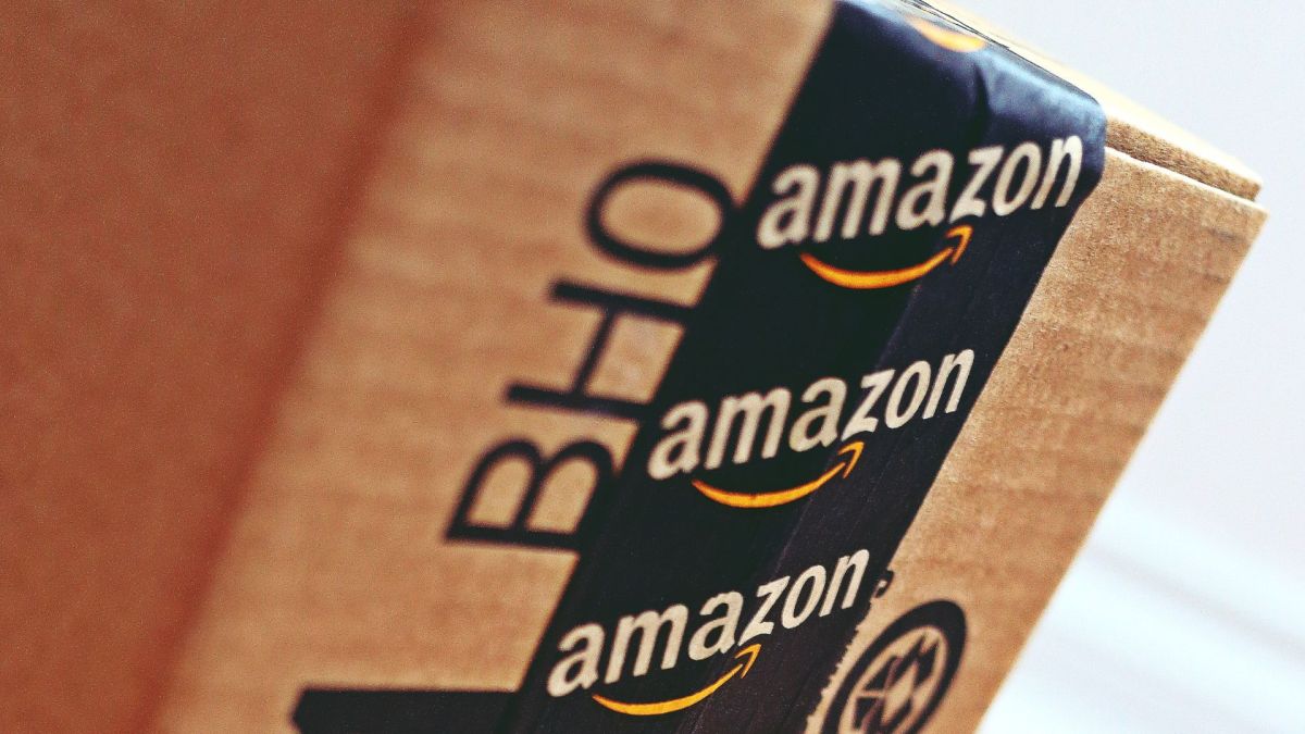 Colis Amazon. // Source : Flickr/CC/Sue Thompson (photo recadrée) Colis Amazon. // Source : Flickr/CC/Sue Thompson (photo recadrée)