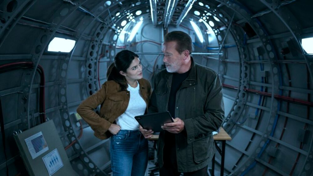 Arnold Schwarzenegger et Monica Barbaro sont père et fille dans Fubar // Source : Christos Kalohoridis/Netflix Arnold Schwarzenegger et Monica Barbaro sont père et fille dans Fubar // Source : Christos Kalohoridis/Netflix
