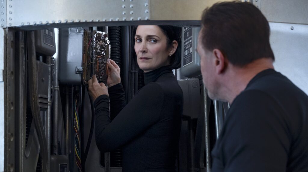Carrie-Anne Moss dans Fubar // Source : Christos Kalohoridis/Netflix Carrie-Anne Moss dans Fubar // Source : Christos Kalohoridis/Netflix