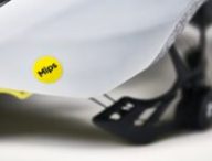 Le logo Mips sur un casque Le logo Mips sur un casque
