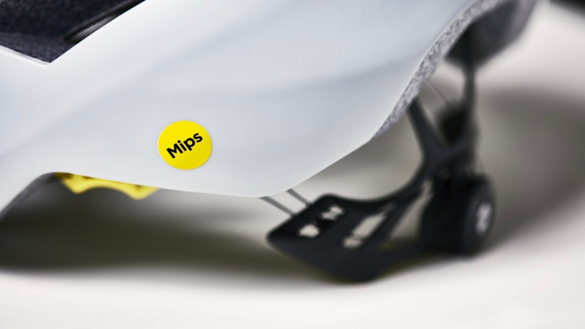 Le logo Mips sur un casque Le logo Mips sur un casque