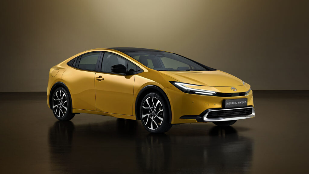 Nouvelle Toyota Prius rechargeable // Source : Toyota Nouvelle Toyota Prius rechargeable // Source : Toyota