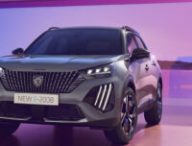 Peugeot e-2008 avec le nouveau logo // Source : Peugeot Peugeot e-2008 avec le nouveau logo // Source : Peugeot