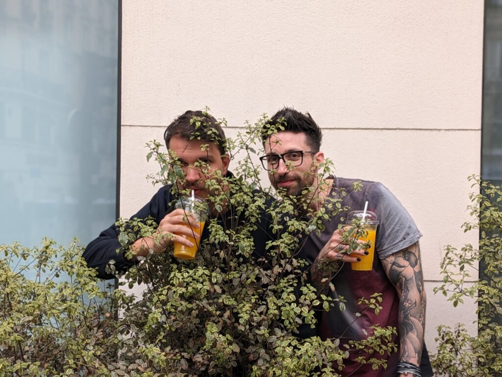 Sur cette photo en mode portrait, le risque était de ne pas faire la mise au point au bon endroit. L'algorithme de Pixel a su sacrifier le bokeh au profit de la netteté sur toute l'image. // Source : Numerama Sur cette photo en mode portrait, le risque était de ne pas faire la mise au point au bon endroit. L'algorithme de Pixel a su sacrifier le bokeh au profit de la netteté sur toute l'image. // Source : Numerama