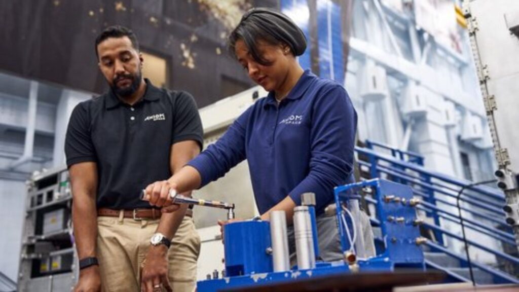 Rayyanah Birwani en compagnie d'Ali Alqarni, autre astronaute Saoudien qui participe à la mission // Source : Axiom Space Rayyanah Birwani en compagnie d'Ali Alqarni, autre astronaute Saoudien qui participe à la mission // Source : Axiom Space
