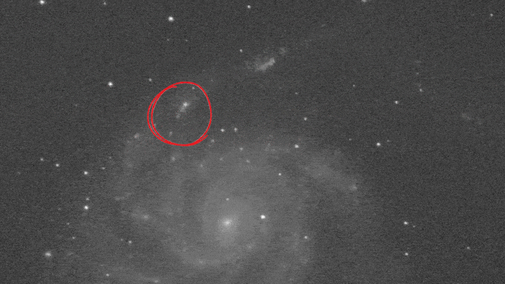 La supernova. // Source : Via Twitter @AJamesMcCarthy, annotation Numerama La supernova. // Source : Via Twitter @AJamesMcCarthy, annotation Numerama