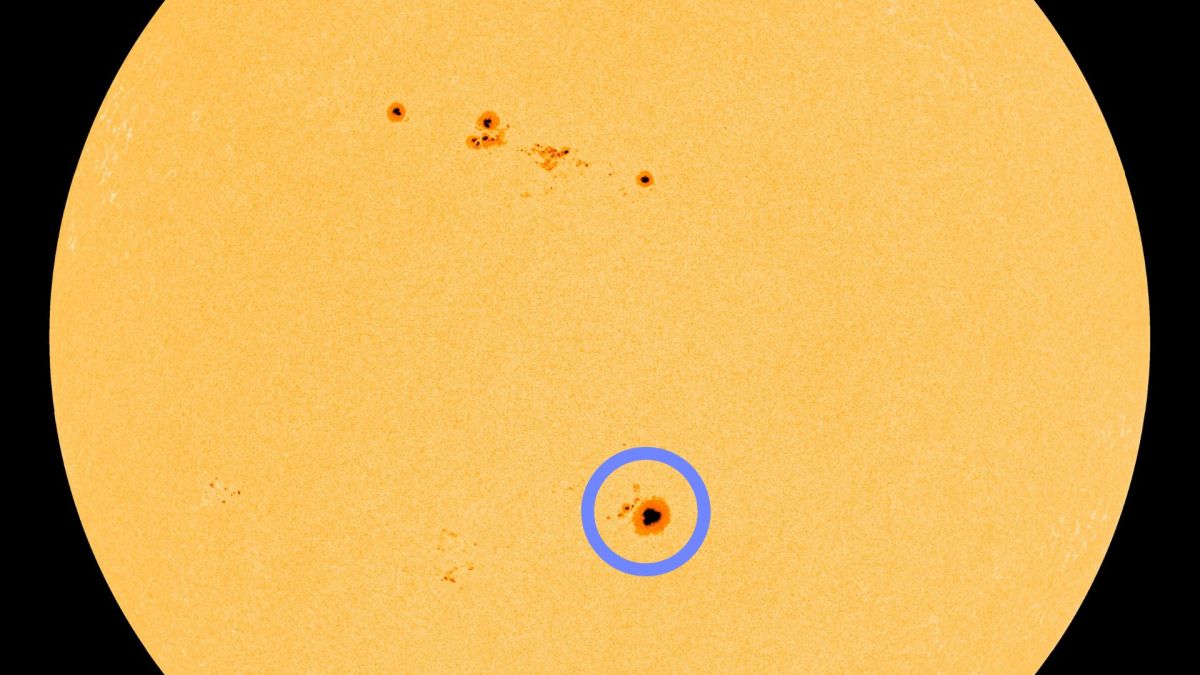 AR3310. // Source : SDO/HMI, annotation Numerama AR3310. // Source : SDO/HMI, annotation Numerama