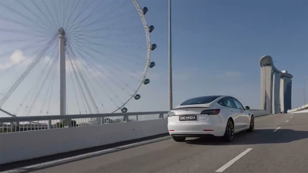 Tesla à Singapour // Source : Extrait vidéo Tesla Tesla à Singapour // Source : Extrait vidéo Tesla