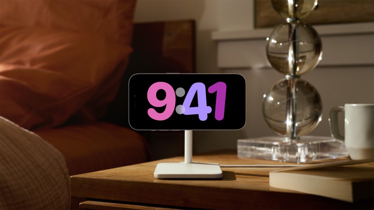 Fonction StandBy pour iPhone avec iOS 17 // Source : Apple Fonction StandBy pour iPhone avec iOS 17 // Source : Apple