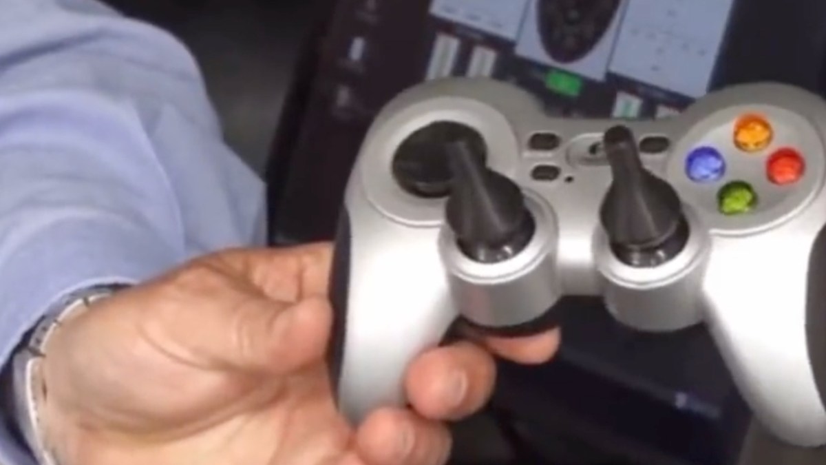 Manette Logitech dans le sous-marin perdu près du Titanic // Source : Capture Twitter Manette Logitech dans le sous-marin perdu près du Titanic // Source : Capture Twitter