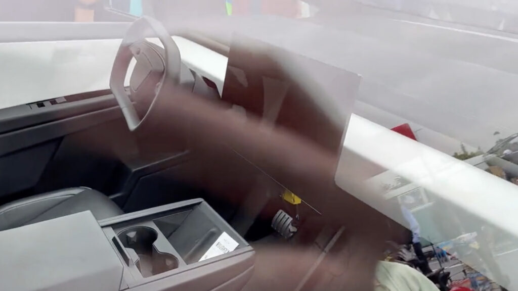 Le volant dans le dernier prototype du Cybertruck // Source : Twitter Ryan Zohoury Le volant dans le dernier prototype du Cybertruck // Source : Twitter Ryan Zohoury