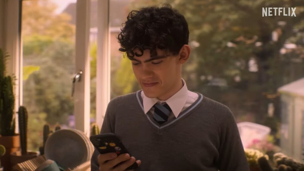 Charlie dans la saison 2 de Heartstopper. // Source : Netflix Charlie dans la saison 2 de Heartstopper. // Source : Netflix