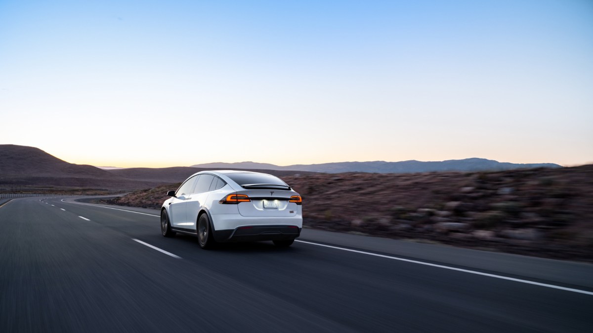Conduire une voiture électrique peut réduire les risques pour la santé autour de soi // Source : Tesla Conduire une voiture électrique peut réduire les risques pour la santé autour de soi // Source : Tesla