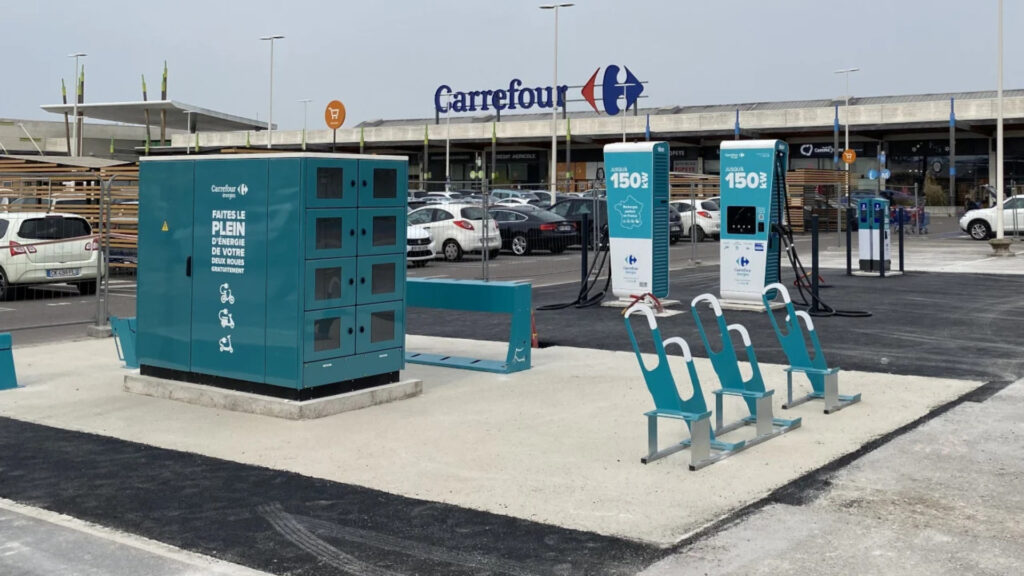 Carrefour propose une heure de recharge gratuite à ses clients // Source : Carrefour Carrefour propose une heure de recharge gratuite à ses clients // Source : Carrefour