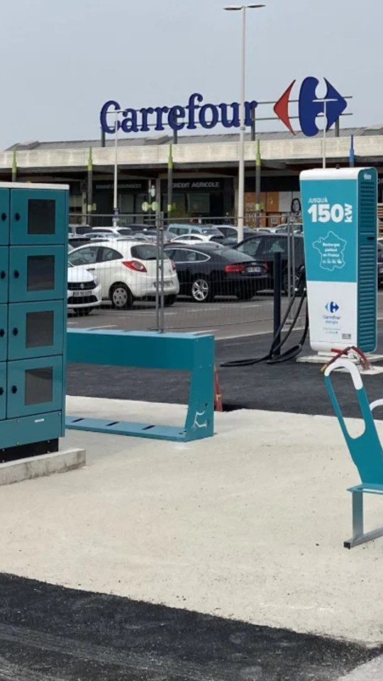 Carrefour propose une heure de recharge gratuite à ses clients // Source : Carrefour Carrefour propose une heure de recharge gratuite à ses clients // Source : Carrefour