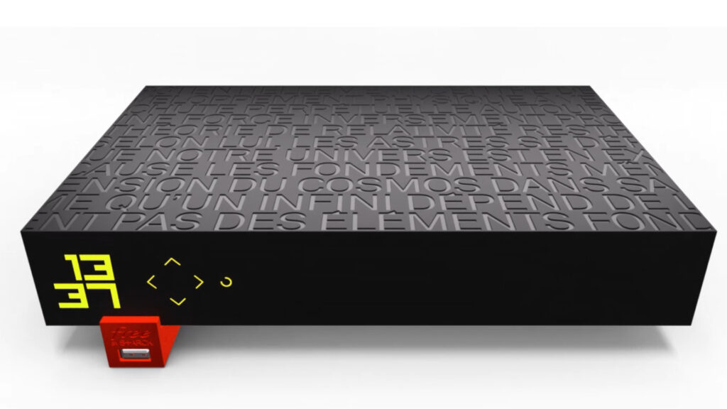 La Freebox Révolution et son design d'un autre temps // Source : Free La Freebox Révolution et son design d'un autre temps // Source : Free