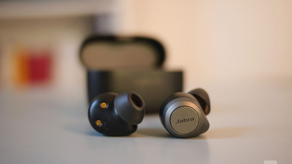 Bien qu'ils ne soient pas recommandés pour le sport, les 85t possèdent un bon maintient // Source : Jabra Bien qu'ils ne soient pas recommandés pour le sport, les 85t possèdent un bon maintient // Source : Jabra