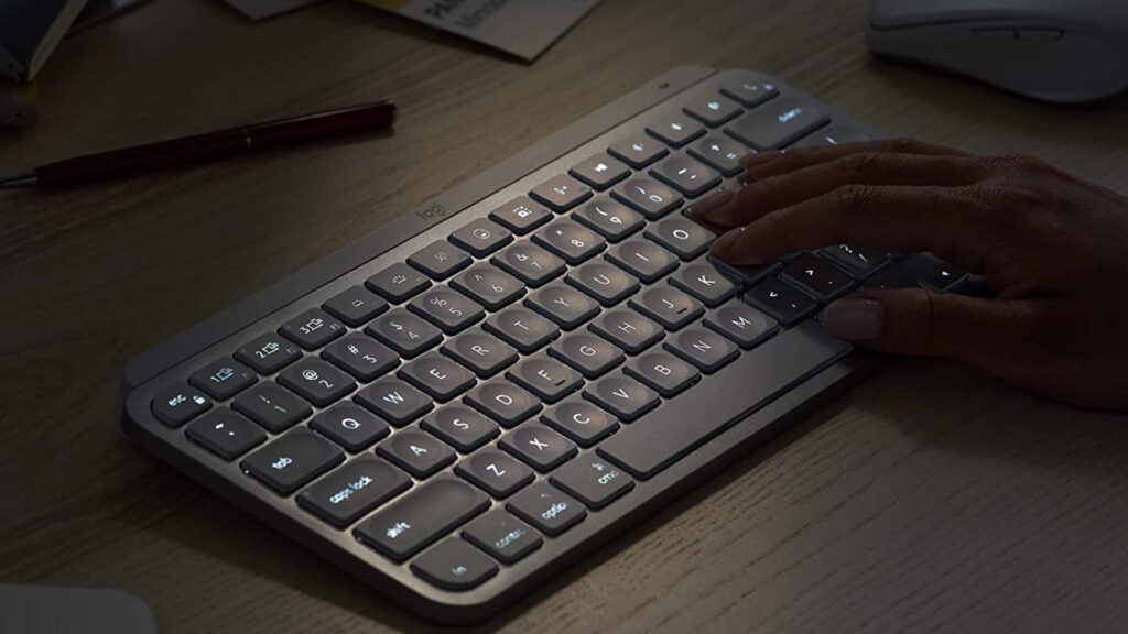 Le clavier MX Keys Mini est intelligementrétroéclairé // Source : Logitech Le clavier MX Keys Mini est intelligementrétroéclairé // Source : Logitech