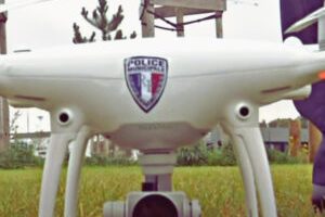 Un drone DJI employé par les forces de l'ordre pour la surveillance de la route. // Source : YouTube / BFM