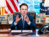 Elon Musk au Bureau Ovale de la Maison Blanche // Source : Montage Numerama Elon Musk au Bureau Ovale de la Maison Blanche // Source : Montage Numerama