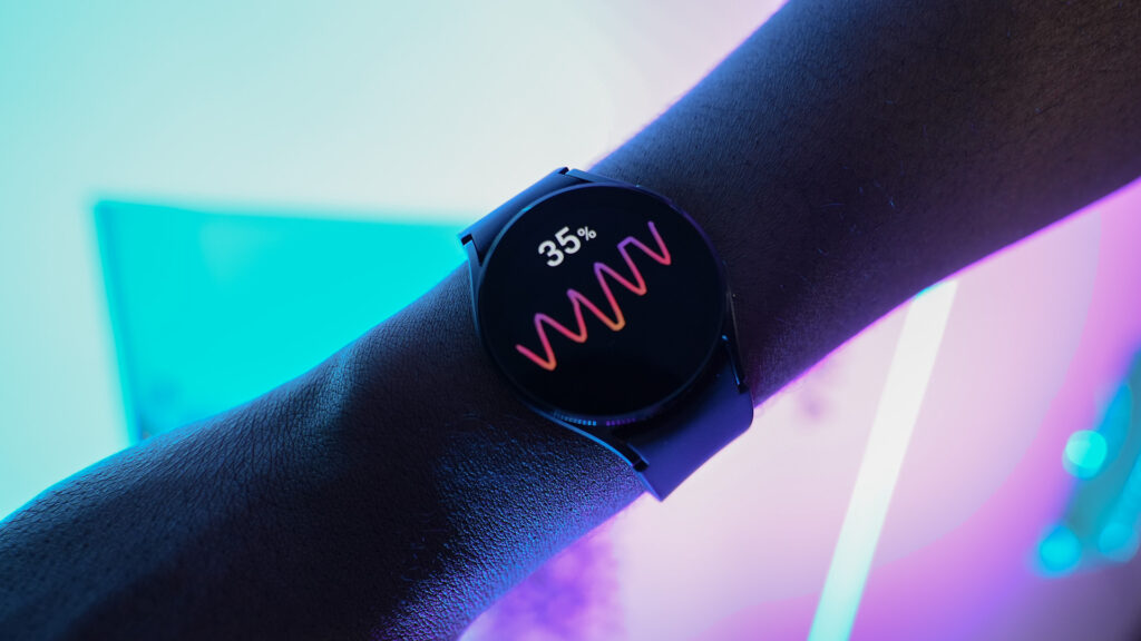 Sur la Samsung Galaxy Watch, la mesure de fréquence cardiaque peut-être très consommatrice // Source : Nino Barbey pour Numerama Sur la Samsung Galaxy Watch, la mesure de fréquence cardiaque peut-être très consommatrice // Source : Nino Barbey pour Numerama