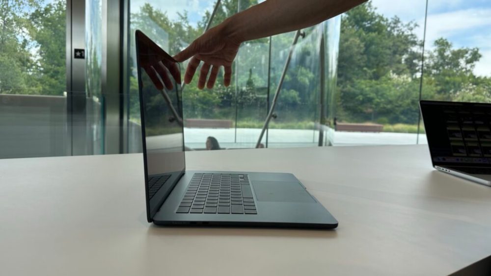 La finesse est toujours un élément clé du MacBook Air, même si elle est moins spectaculaire que sur les premières versions. La finesse est toujours un élément clé du MacBook Air, même si elle est moins spectaculaire que sur les premières versions.