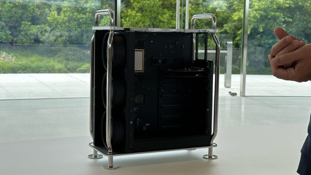 Le Mac Pro a un avantage sur le Mac Silicon : il peut être ouvert et supporte des extensions. // Source : Numerama Le Mac Pro a un avantage sur le Mac Silicon : il peut être ouvert et supporte des extensions. // Source : Numerama