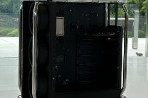 Le Mac Pro a un avantage sur le Mac Silicon : il peut être ouvert et supporte des extensions. // Source : Numerama