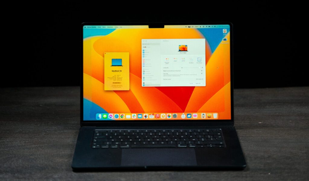 Apple a placé 6 haut-parleurs dans son nouveau MacBook Air. Le son est plus clair, il y a beaucoup plus de basses et on s'approche du niveau des MacBook Pro. // Source : Thomas Ancelle / Numerama Apple a placé 6 haut-parleurs dans son nouveau MacBook Air. Le son est plus clair, il y a beaucoup plus de basses et on s'approche du niveau des MacBook Pro. // Source : Thomas Ancelle / Numerama