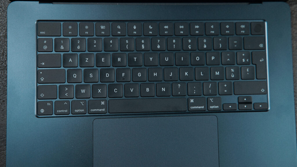 Le clavier du MacBook Air 15 Numerama // Source : Thomas Ancelle / Numerama Le clavier du MacBook Air 15 Numerama // Source : Thomas Ancelle / Numerama