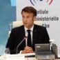 Emmanuel Macron lors de la cellule de crise interministérielle dédiée aux heurts après le meurtre de Nahel par un policier // Source : Élysée / Twitter Emmanuel Macron lors de la cellule de crise interministérielle dédiée aux heurts après le meurtre de Nahel par un policier // Source : Élysée / Twitter