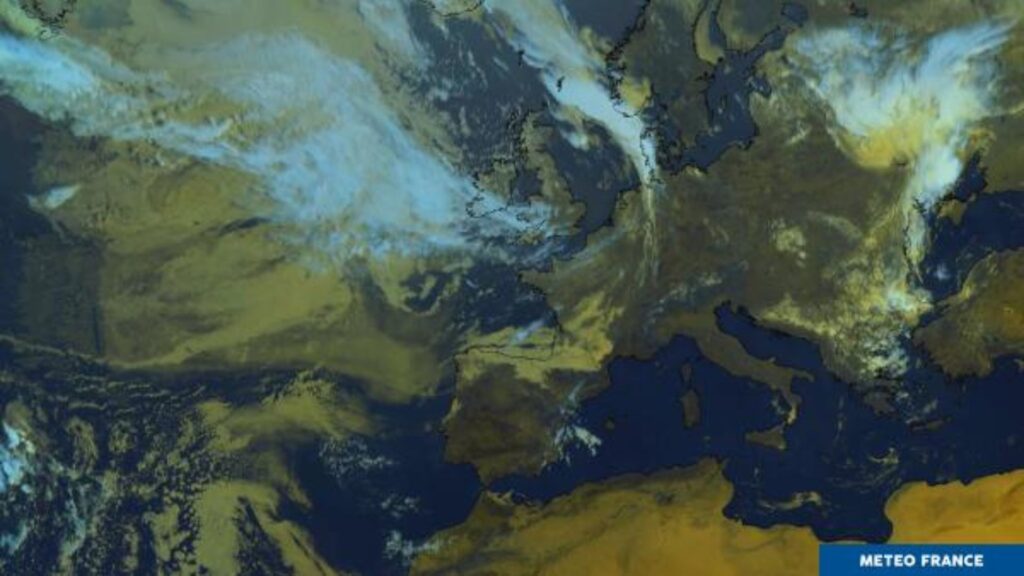 Nuages venus du Canada depuis les incendies de juin 2023. // Source : Meteo-France Nuages venus du Canada depuis les incendies de juin 2023. // Source : Meteo-France