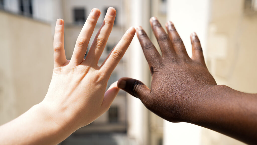 La différence de couleur entre plusieurs personnes remontent à plusieurs milliers d'années // Source : Nino Barbey pour Numerama La différence de couleur entre plusieurs personnes remontent à plusieurs milliers d'années // Source : Nino Barbey pour Numerama