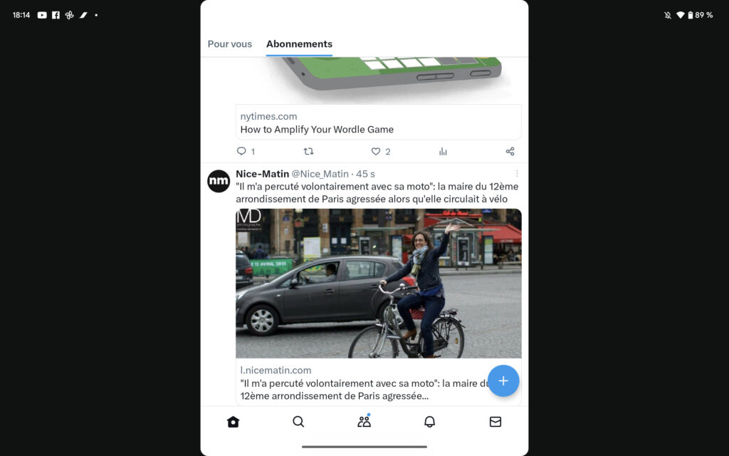Twitter sur une tablette Android… L'application n'est pas du tout adaptée au grand écran, ce qui la rend inutilisable. Twitter sur une tablette Android… L'application n'est pas du tout adaptée au grand écran, ce qui la rend inutilisable.