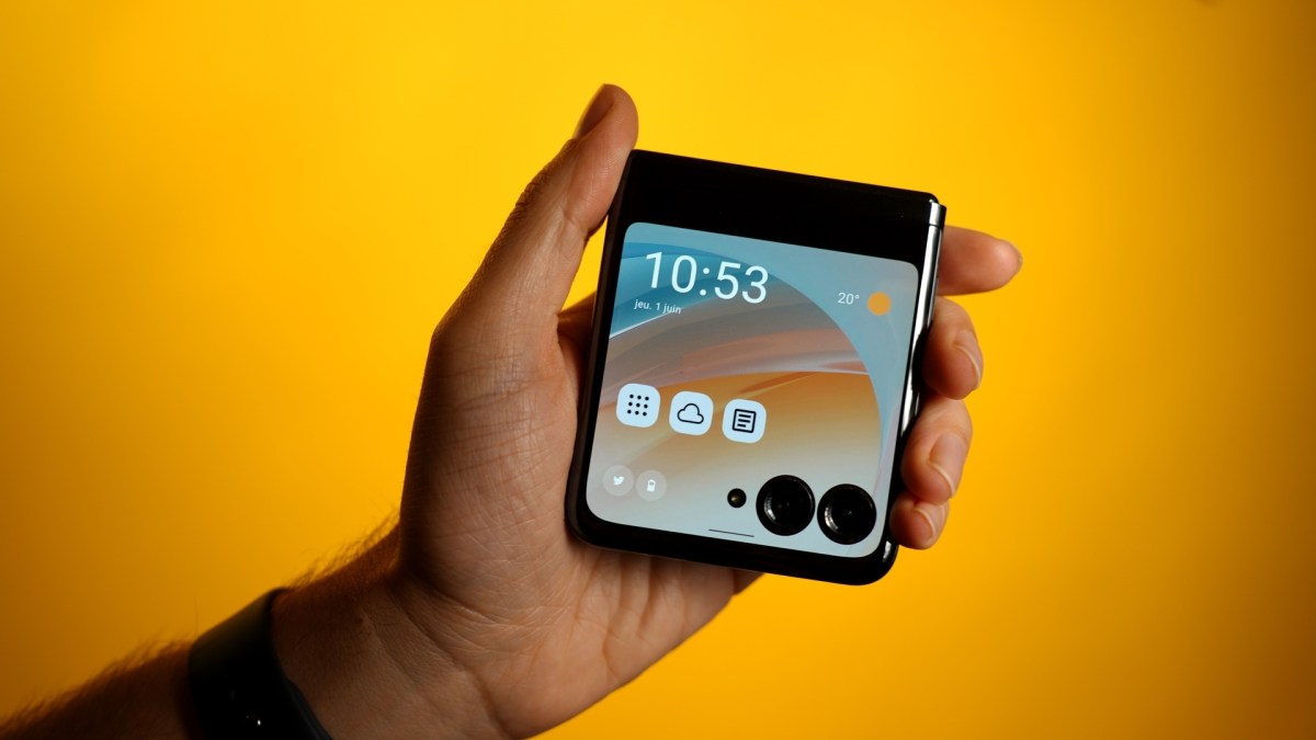 Le Motorola Razr 40 Ultra // Source : Thomas Ancelle / Numerama Le Motorola Razr 40 Ultra // Source : Thomas Ancelle / Numerama