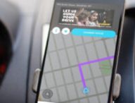 À l'arrêt, Waze diffuse des publicités. // Source : Waze À l'arrêt, Waze diffuse des publicités. // Source : Waze