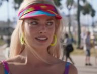 Quand Barbie arrive en Californie, c'est la douche froide. // Source : Warner Bros France sur Youtube. Capture d'écran Numerama. Quand Barbie arrive en Californie, c'est la douche froide. // Source : Warner Bros France sur Youtube. Capture d'écran Numerama.
